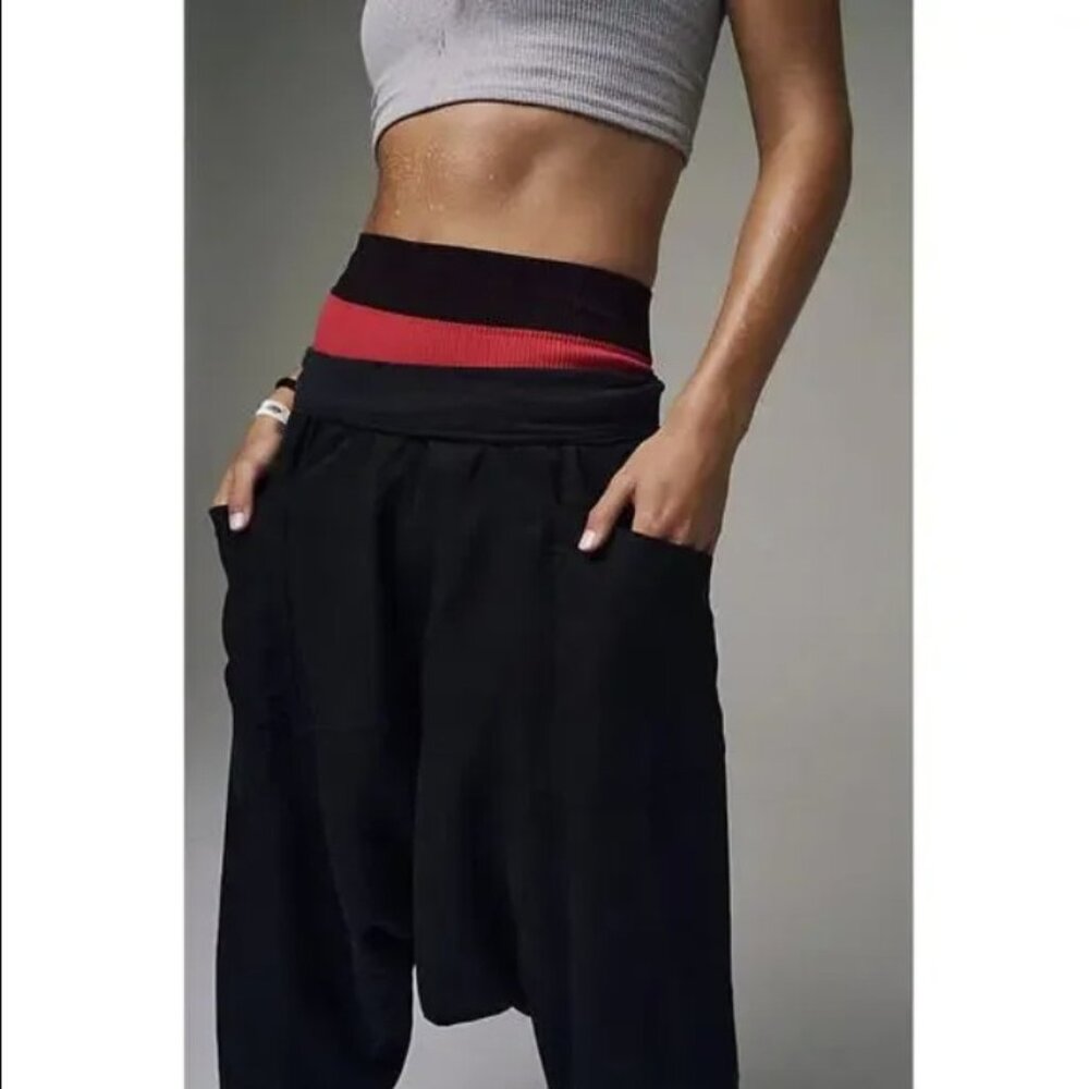 Free People 💋 "Give Your All" Harem Pants \\ Size Small // Black